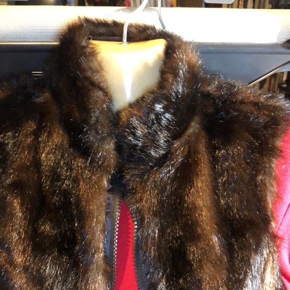 Reversible faux fur vest. - Picture 2 of 6